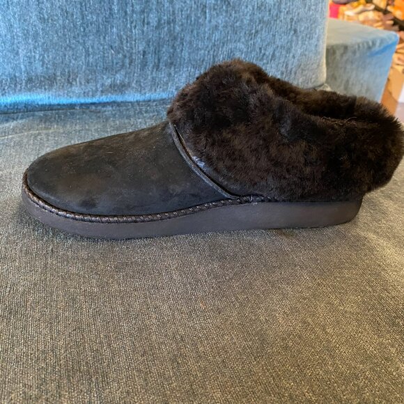 Olukai - Ku'i Lava Rock - Multiple Sizes (NEW W/ BOX) - Picture 2 of 3